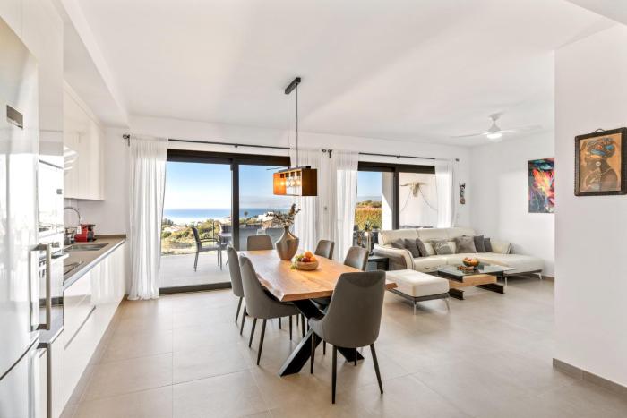 Domillion Sunrise 2bdr 2bath Gibraltar view