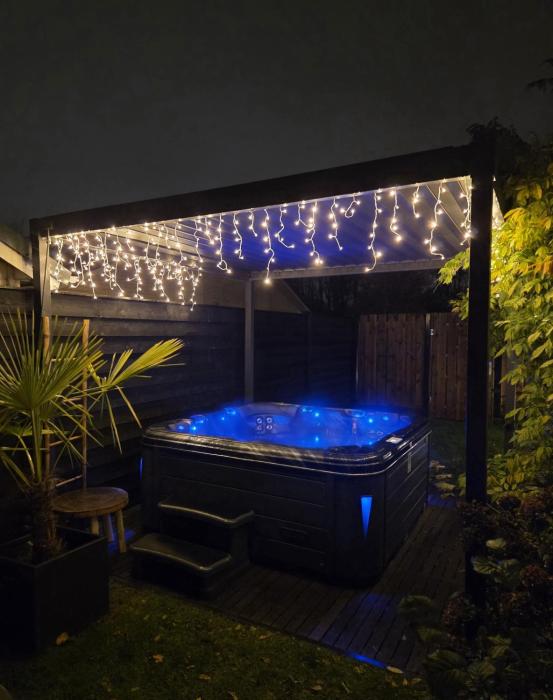 "Huisje op de Veluwe" met privé Jacuzzi en Bar!