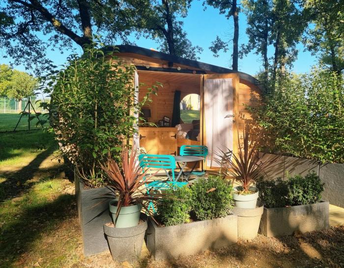 Nuit insolite dans un petit Hobbit en bois