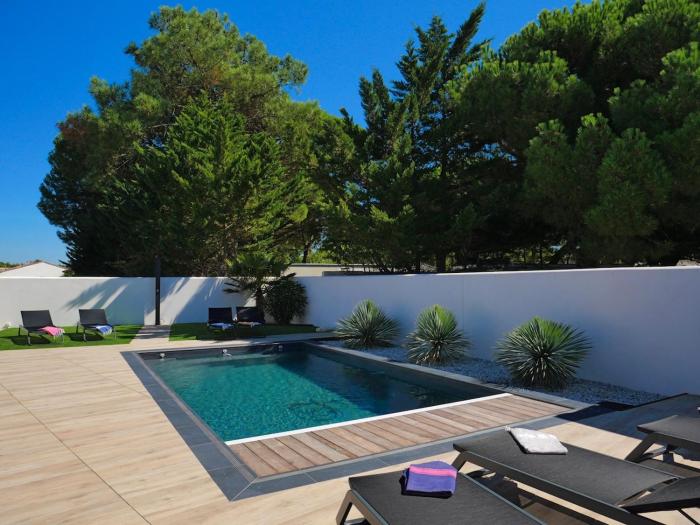 890 Les Barjottes - Modern Villa and Heated Pool