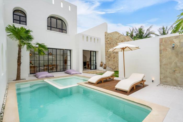 Tanahlot Beachview Rooftop Villa