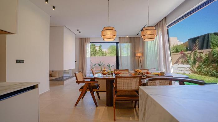 Villa design avec piscine, proche centre