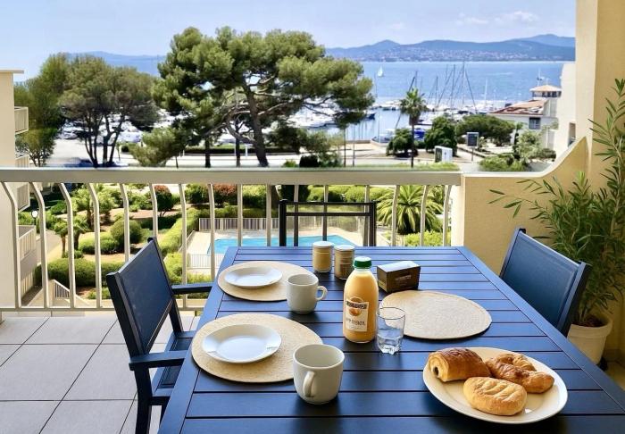 Beau 65 M2 en Front de Mer à St Raphaël - Piscine