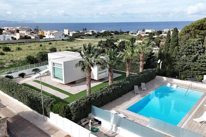 Villa Pizzolungo by PosarelliVillas