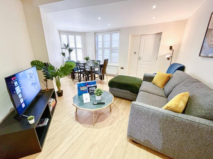 Disc Monthly Rate - 3BDR flat in Pimlico with Garden near Victoria, Westminster, Buckingham Palace