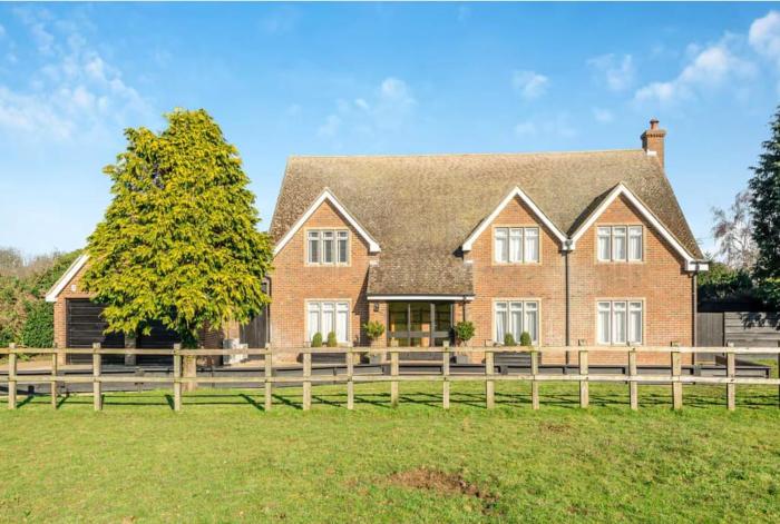 Denmark House - 9 bed property with snooker room