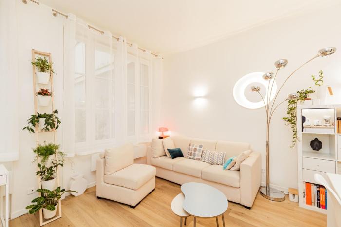 Paris 7 Quiet courtyard Walk to Eiffel Tower