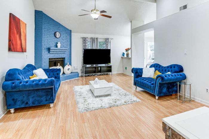 Extended Stay in Sugar Land! Family Home with Yard