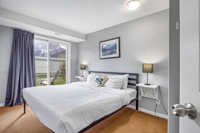 Spacious 2BR unit near DT Canmore and Banff