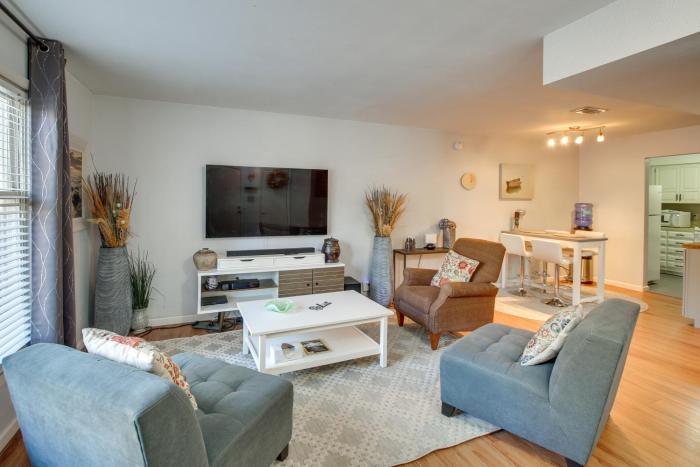 Dog Friendly! Hot Springs Condo with Private Balcony