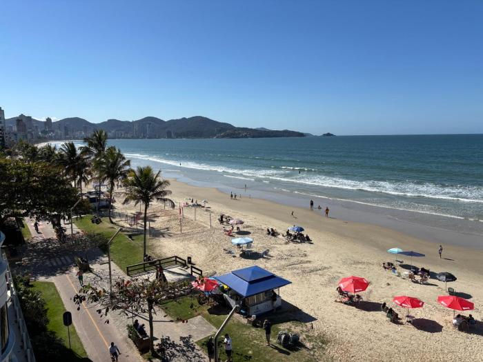 Apartamento Frente Mar na Meia Praia