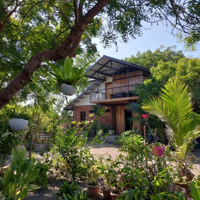 Beachfront AC Cave Cabin for 10pax