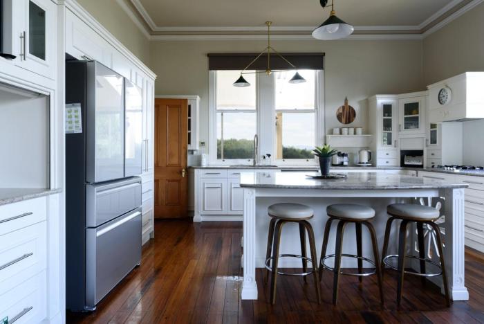 Historic Homestead: Views & Shared Tennis Court