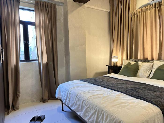 Near NAIA Newport Sarasota 1 BR Airport