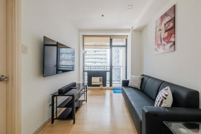 Free Parking at Gramercy with Big TV and Fast WiFi