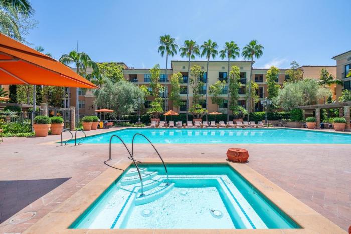 Modern 2BR Cozy Apartment in Irvine