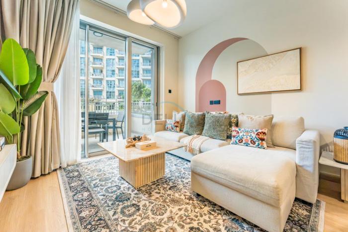 Walk from Burj Khalifa and Dubai Mall, and Conveniently Located near the Metro Station - BD Standpoint A, Downtown by Deluxe Holiday Homes