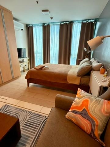 One Bedroom with Netflix at Uptown Residences, BGC, Taguig