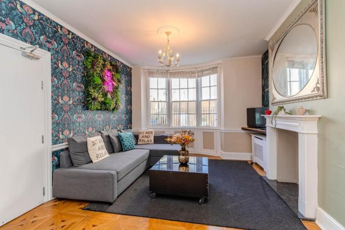 Stag do & Hen Party Welcome Beautiful town house next to Beach