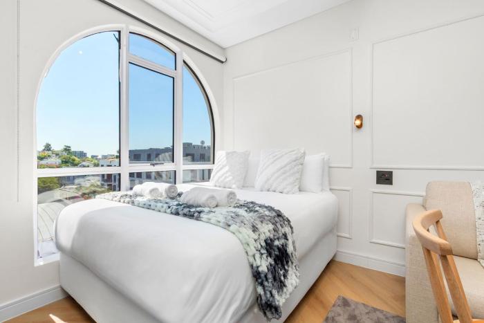 The Valour 702 by Host Agents