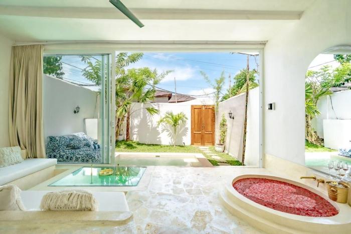 Mare 1BR Romantic Villa, 5 Min to Thomas Beach