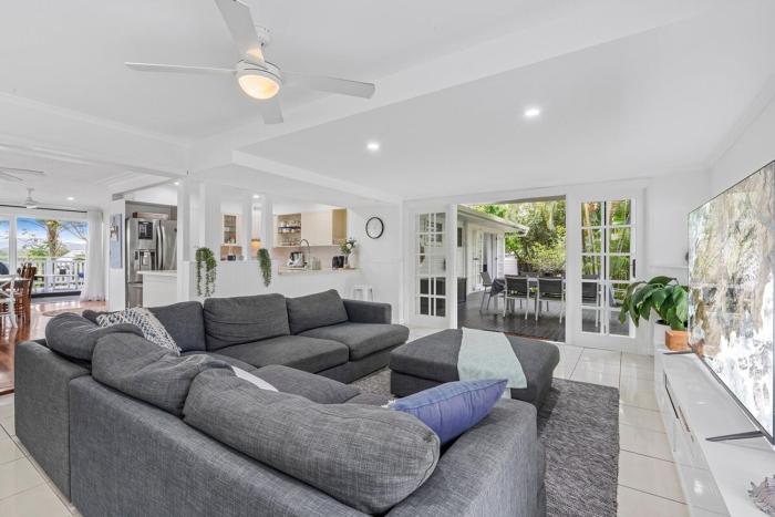 Tropical Oasis Heated Spa, Pool and Huge Decks