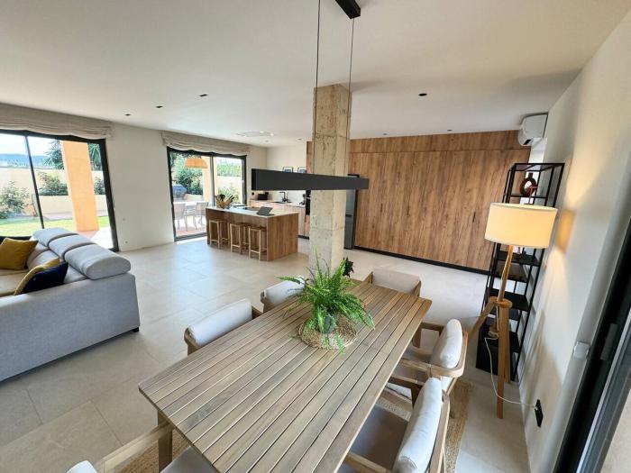 Casa unifamiliar con jardín en la playa