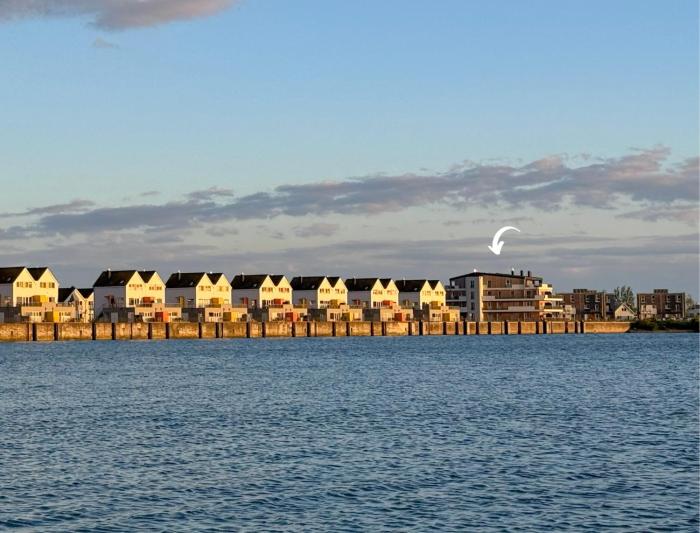 AdmiralsLounge- EG, Infrarotsauna, grosse Dusche, Terrasse, Blick auf das Hafenbecken