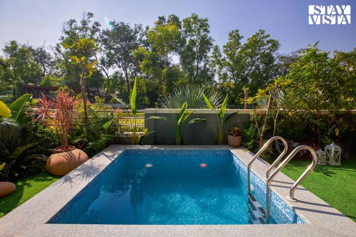 StayVista at Beth Shalom with Lawn, Bar