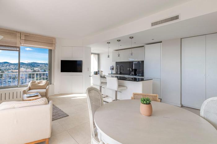 Apartment with pool - sea view