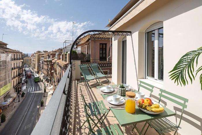 ChezmoiHomes PATIO de SOMBRA Urban Suites