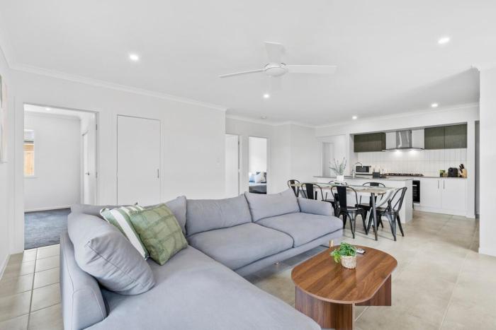 Fresh and Stylish 4BR Getaway Near Local Parklands