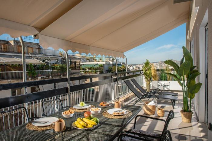 Vik18 - 2BR Flat with Balcony, Near Metro