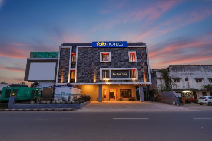 Fabhotel Perfect Stays - Near Chrompet Railway Station