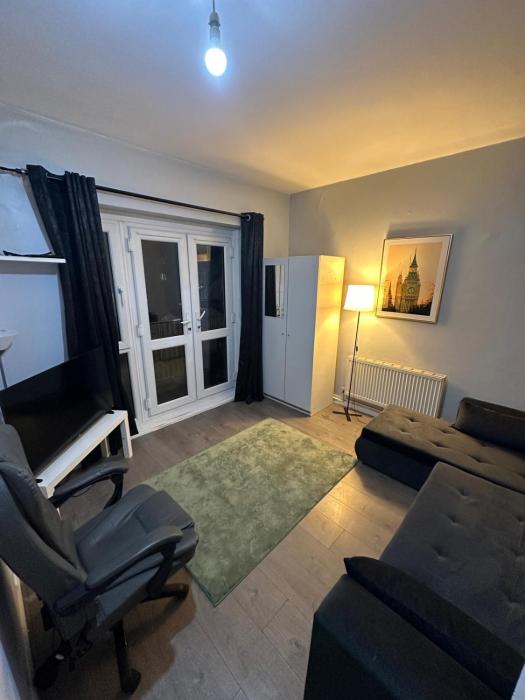 Cozy flat, 2 bedrooms and one living-room, close to Euston Square and Mornington Crescent Stations