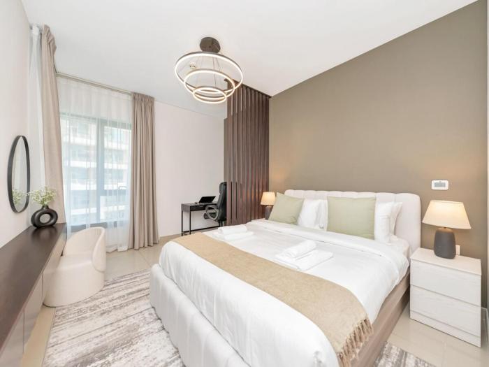 Royal Vista - Upscale 1BR with Workstation at 29 Boulevard Tower