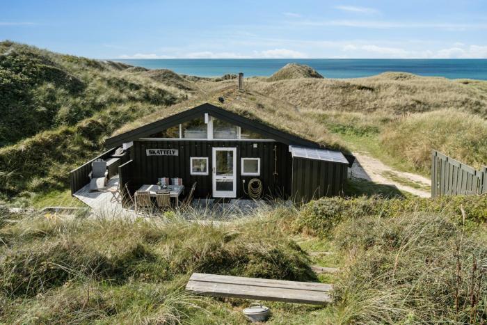 Retro Home With Sea View At Tornby