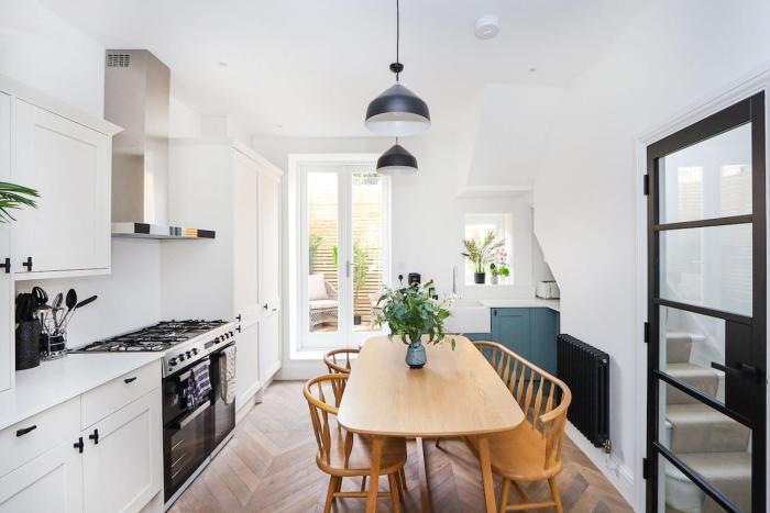Beautiful 4-Bed, 4-Bath Family Home in London