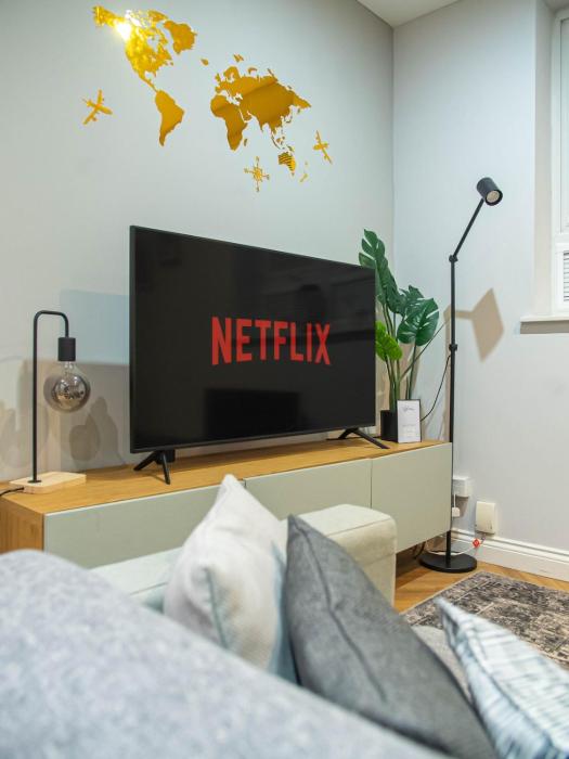 Modern 2BR 2Bath Central Leeds Apartment Parking