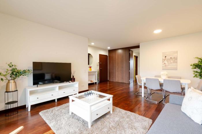 Modern & Spacious Flat with Garage by HostWise