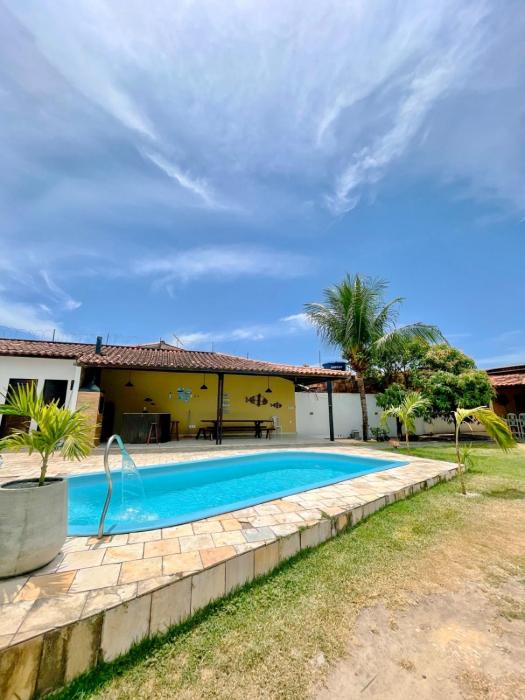 casasveraneio , Barra de são Miguel casa com 4 quartos sendo 2 suítes,todos com ar condicionado, 300 m da praia, 5 minutos praia das conchas e 10 do gunga! Área de lazer com piscina de 10 m churrasqueira e freezer!a melhor!