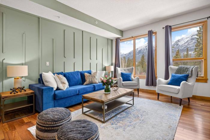 Luxurious Condo Mountain Views Hot-tub and Billiards