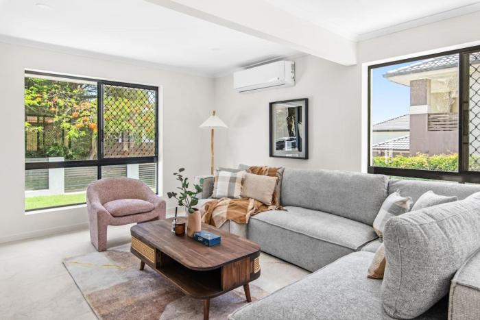 Modern Family Escape in Rochedale Pool and Comfort