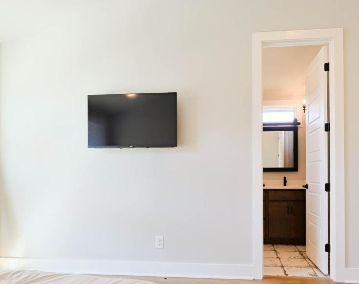 Luxury Stay Near Downtown with Speakeasy and Games