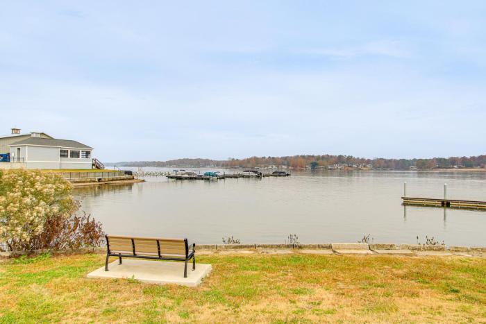 Lake Greenwood Getaway w Docks & Waterfront Views