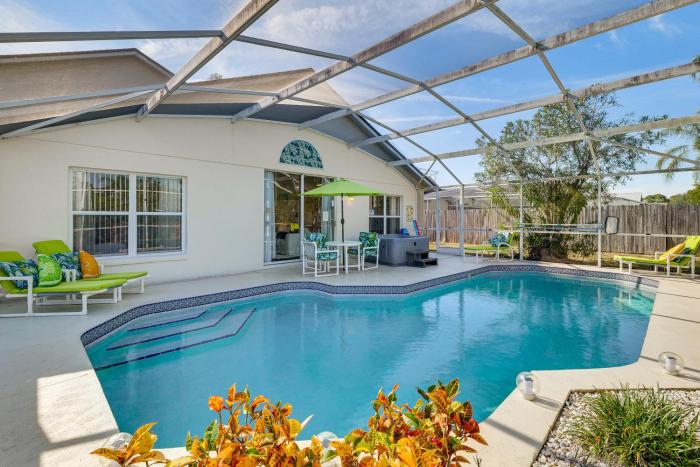 5 Mi to Disney! Family Getaway w Poolside Oasis