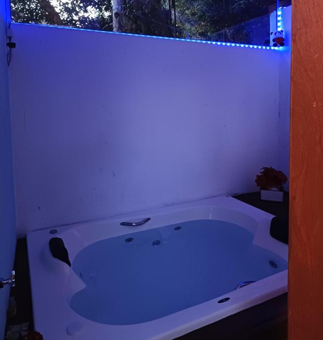 Hospedagem chalé com jacuzzi privativa em Florianópolis