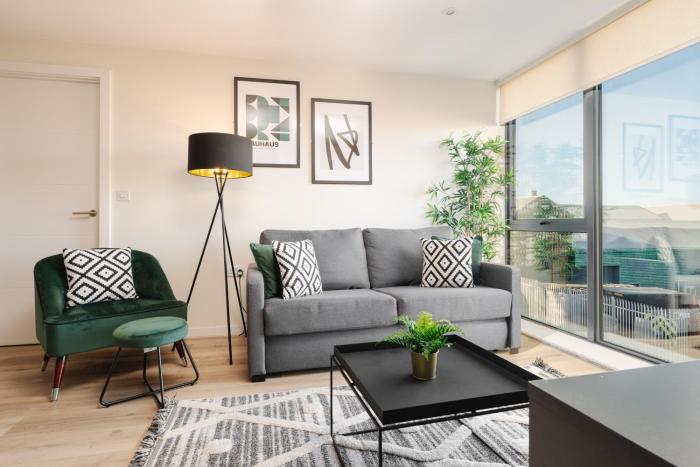 Richmond Row Apartments - Free On-Site Parking, WiFi & EV