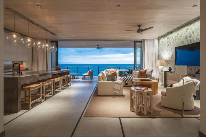 Quetzal V by Rove Travel - PH with Terrace & Hot Tub