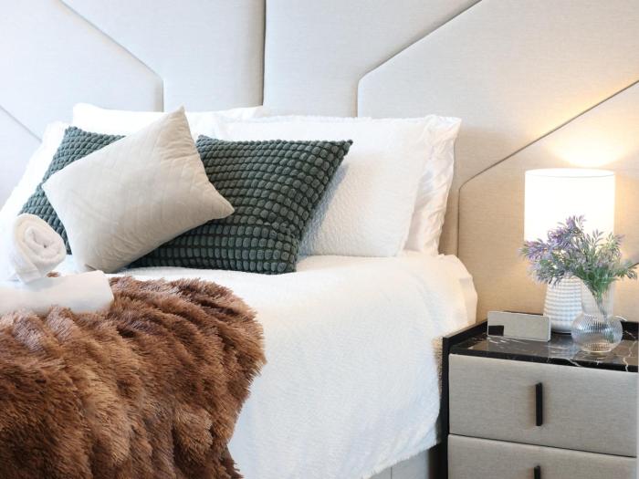 KozyGuru | Southbank | Lux Riverfront City Retreat